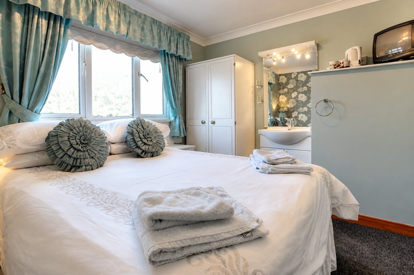 Single standard room at Senglea Lodge