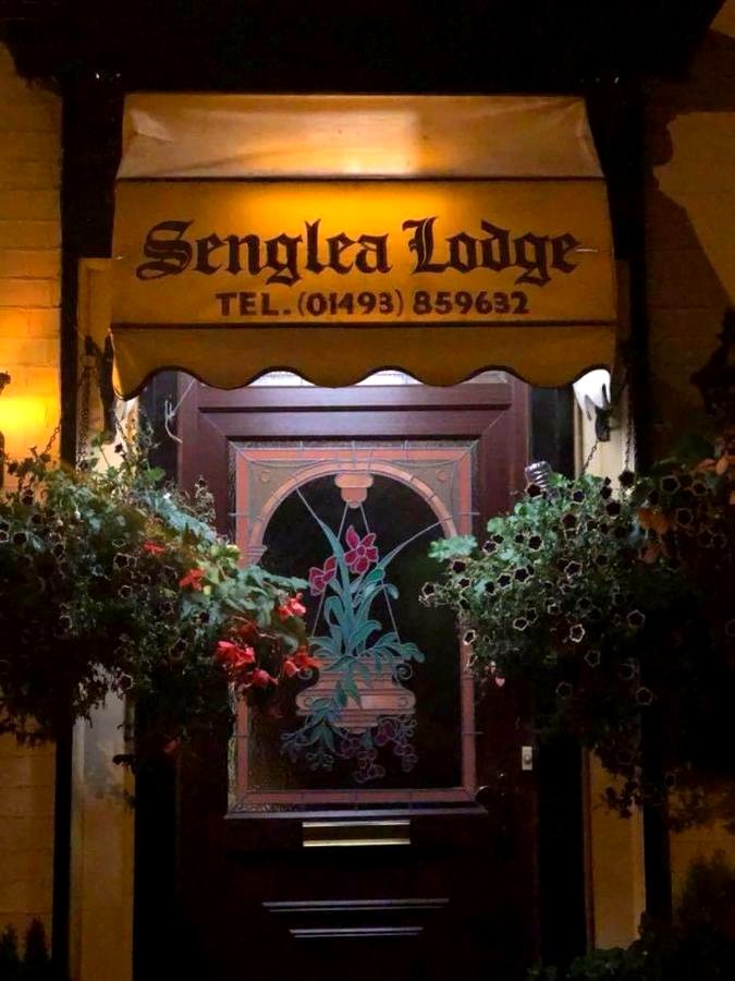 Senglea Lodge entrance at night